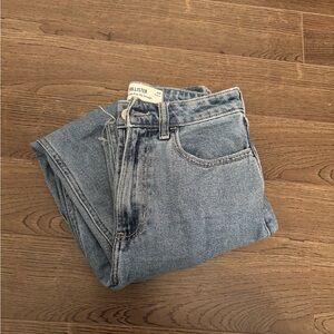Hollister Ultra High-Rise 90s Straight Jeans